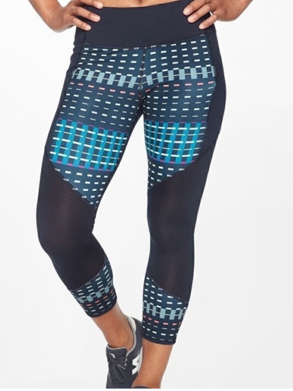 Athleta Timeless Contender Capri Leggings Navy Multicolor Zip Pockets Sz L Crop